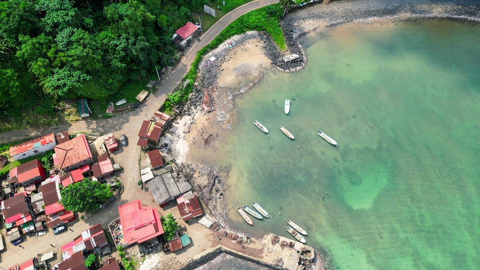 Aerial,View,From,Porto,Alegre,Village,,With,Boats,On,Bay,são