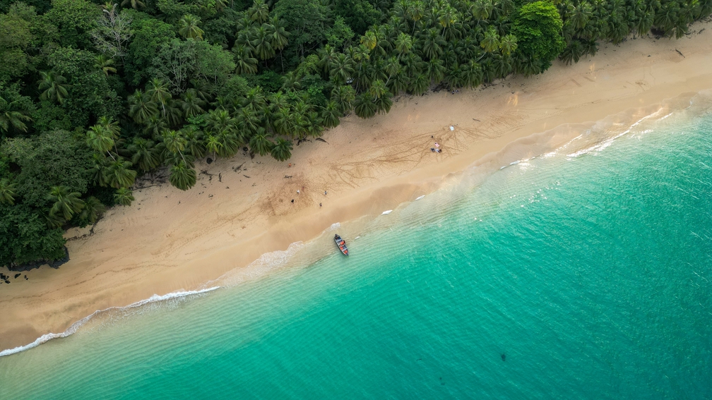 Aerial,View,Of,A,Boat,In,Amazingg,Crystal,Waters,Of